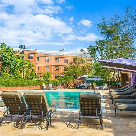 Summit Lodge Marombosa 외부 사진