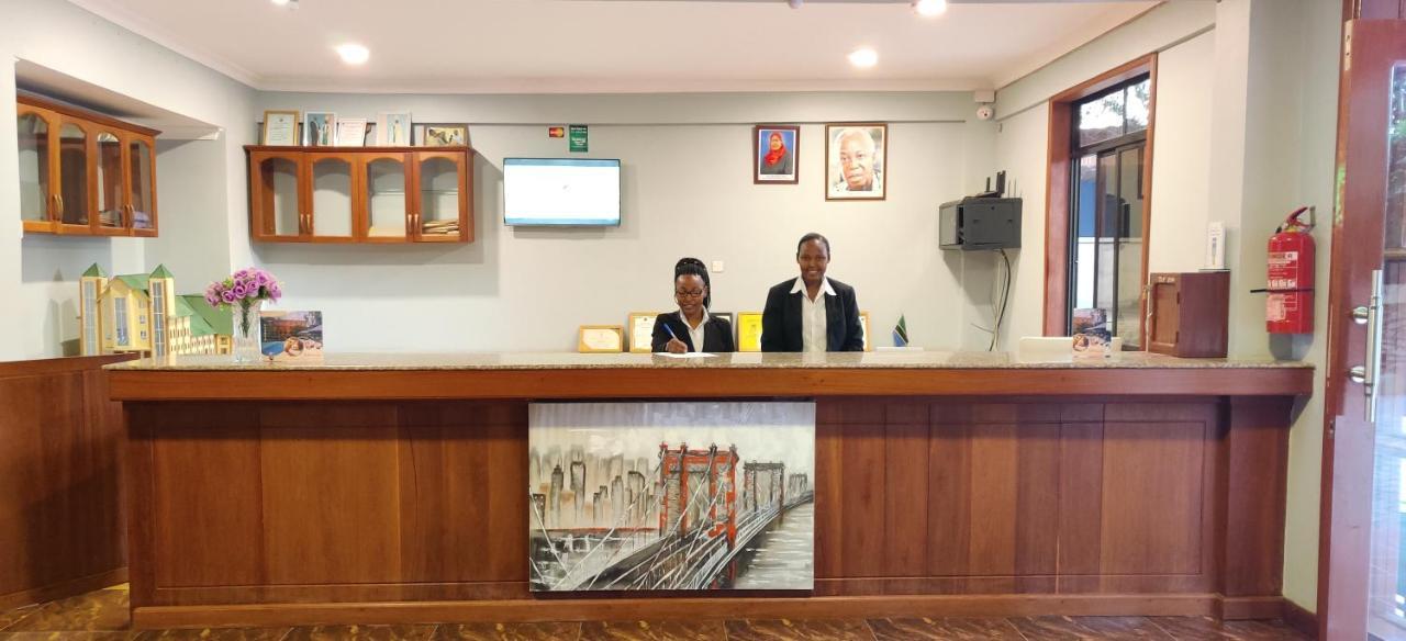 Summit Lodge Marombosa 외부 사진
