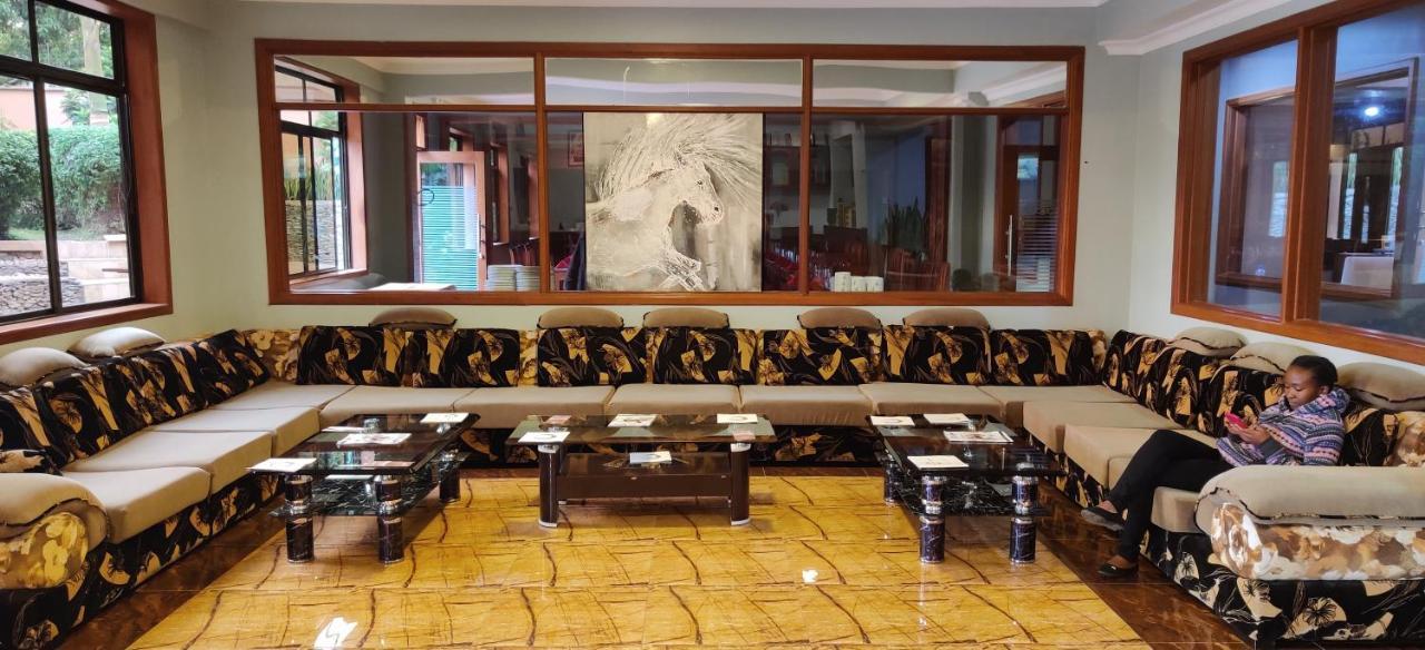 Summit Lodge Marombosa 외부 사진