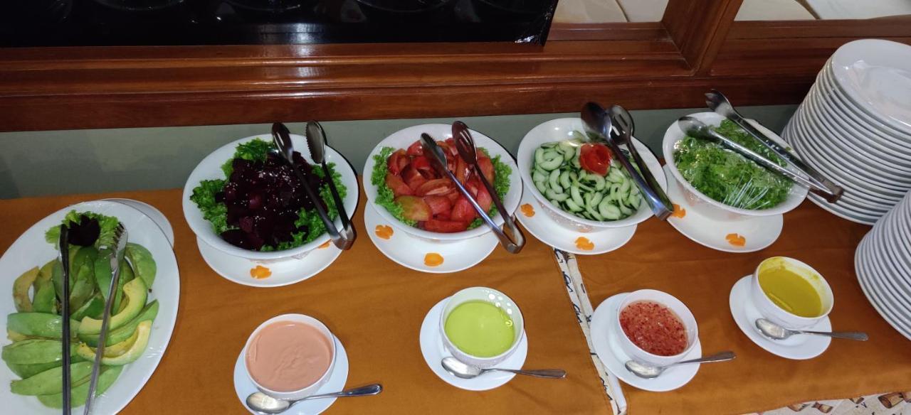 Summit Lodge Marombosa 외부 사진
