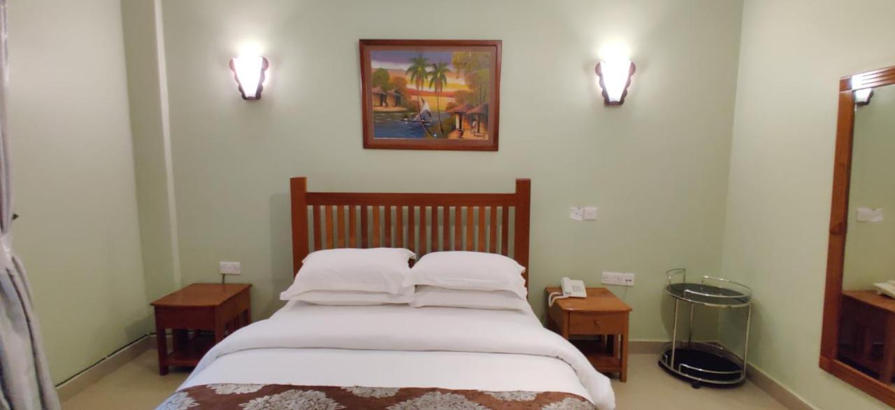 Summit Lodge Marombosa 외부 사진