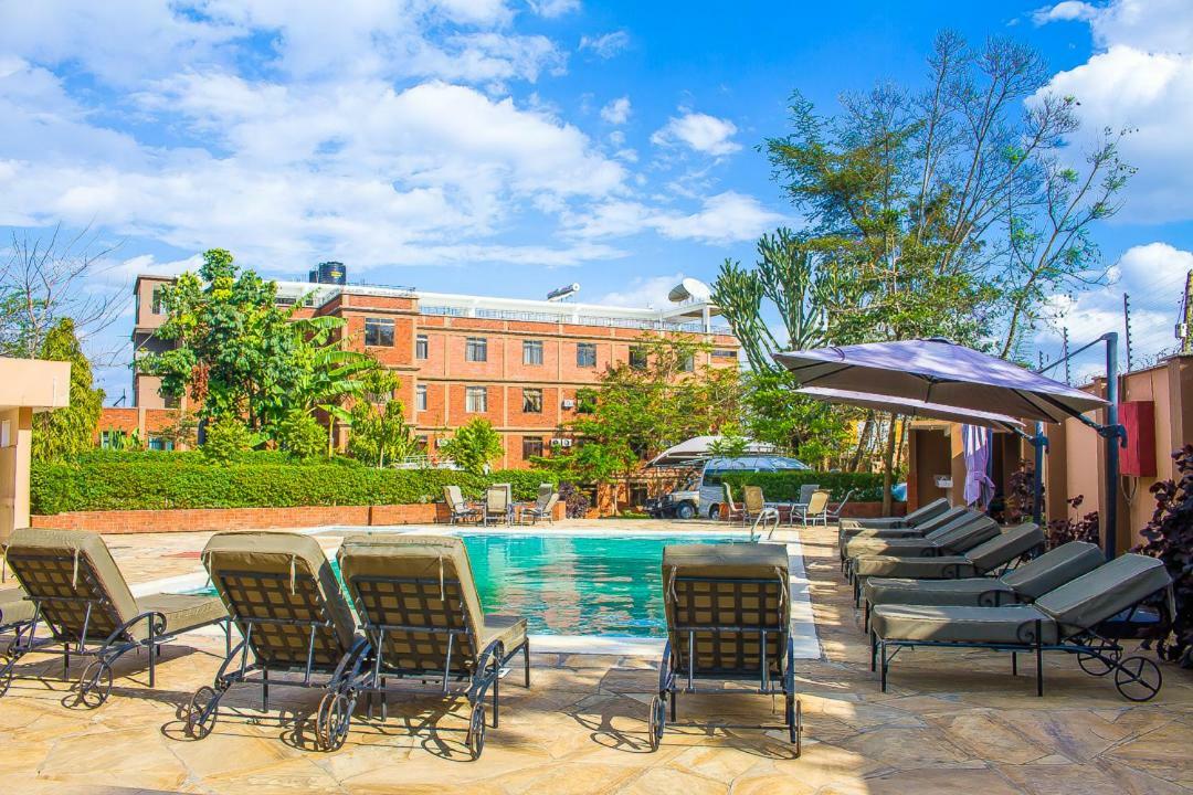 Summit Lodge Marombosa 외부 사진
