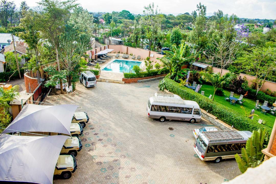 Summit Lodge Marombosa 외부 사진